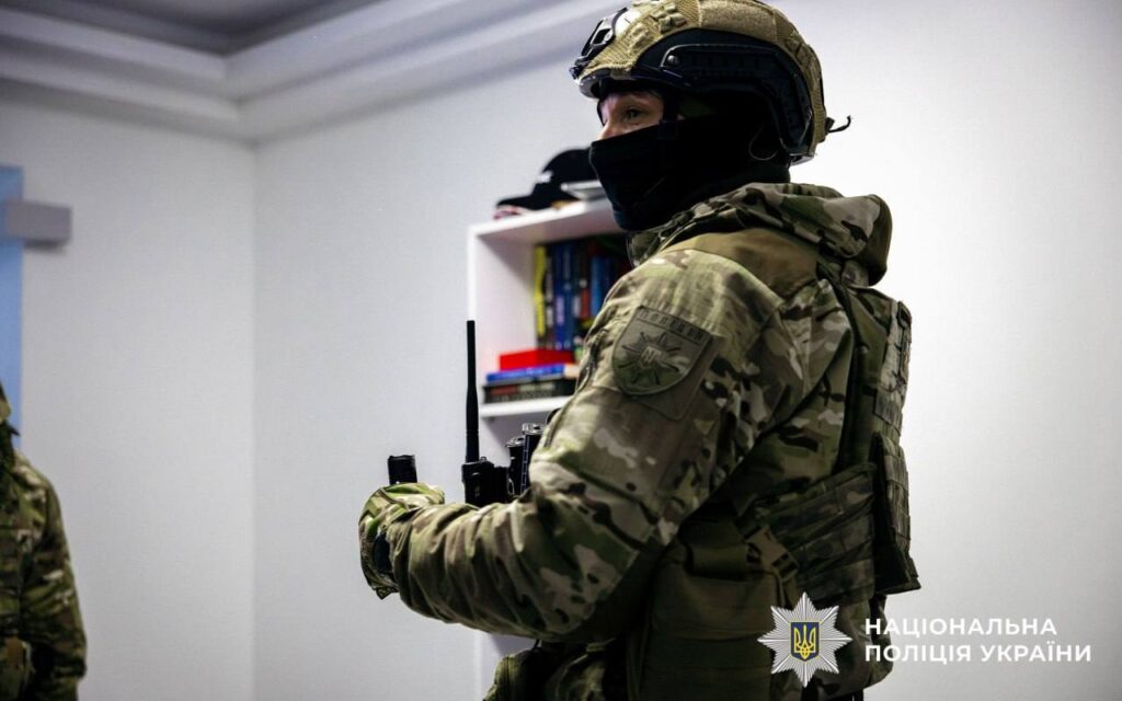 Схему легалізації 500 іноземців через фіктивні фірми розкрили у Києві