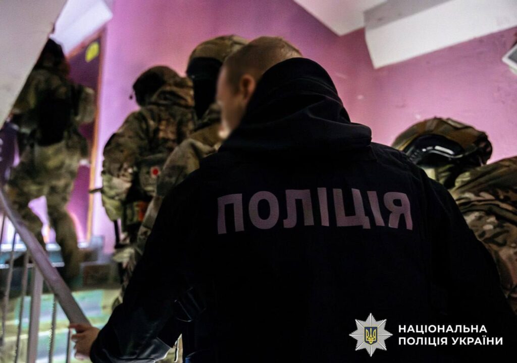 Схему легалізації 500 іноземців через фіктивні фірми розкрили у Києві