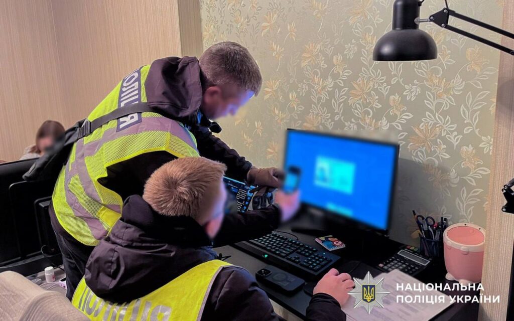 Схему легалізації 500 іноземців через фіктивні фірми розкрили у Києві