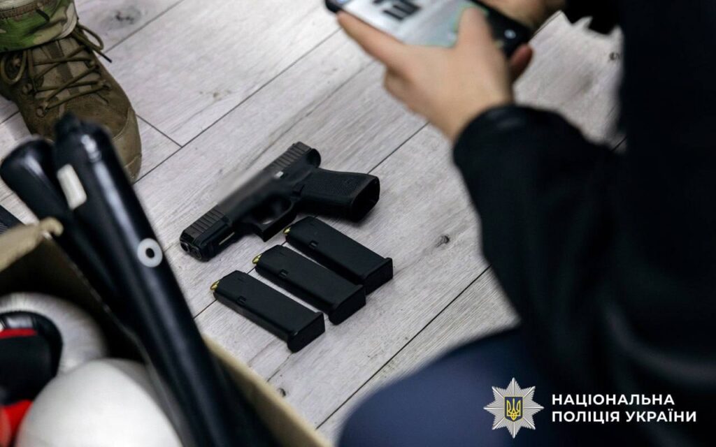 Схему легалізації 500 іноземців через фіктивні фірми розкрили у Києві