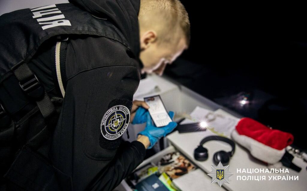 Схему легалізації 500 іноземців через фіктивні фірми розкрили у Києві