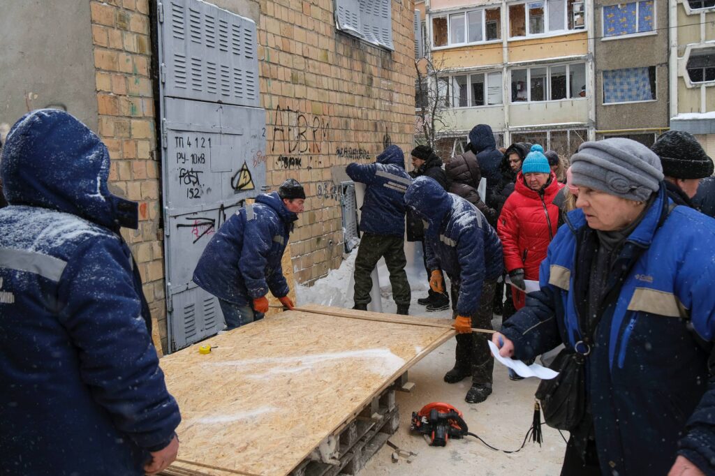 Понад 400 вікон: як Солом'янка долає наслідки атаки