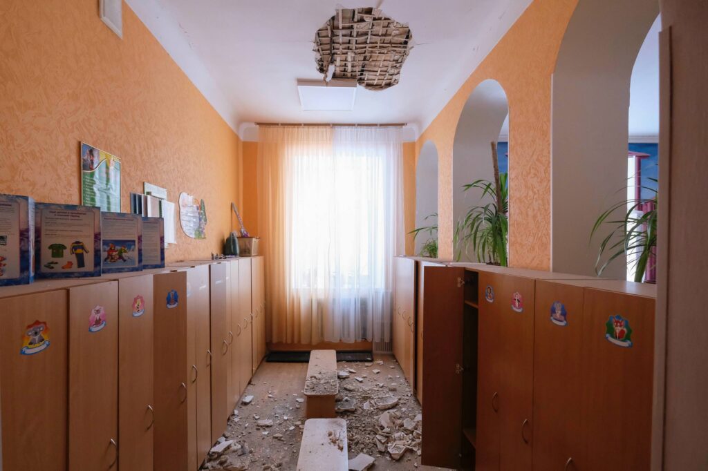 Понад 400 вікон: як Солом'янка долає наслідки атаки
