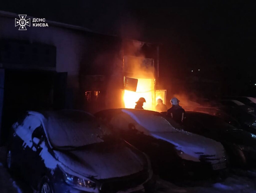 На Оболоні ліквідували пожежу у трансформаторній підстанції На Оболоні ліквідували пожежу у трансформаторній підстанції