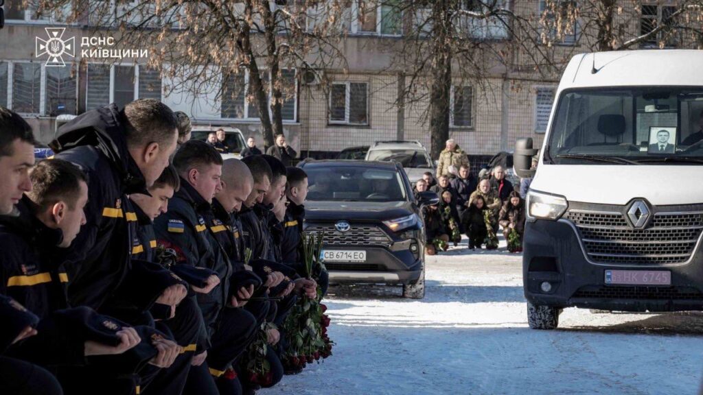 Сьогодні поховали Михайла Проценко — рятувальника, що загинув під час ліквідації наслідків атаки РФ
