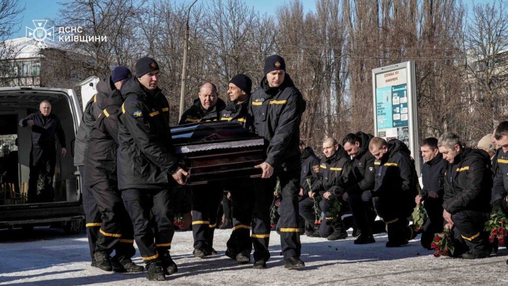 Сьогодні поховали Михайла Проценко — рятувальника, що загинув під час ліквідації наслідків атаки РФ