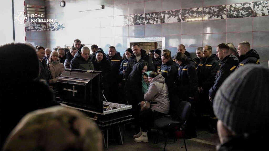 Сьогодні поховали Михайла Проценко — рятувальника, що загинув під час ліквідації наслідків атаки РФ