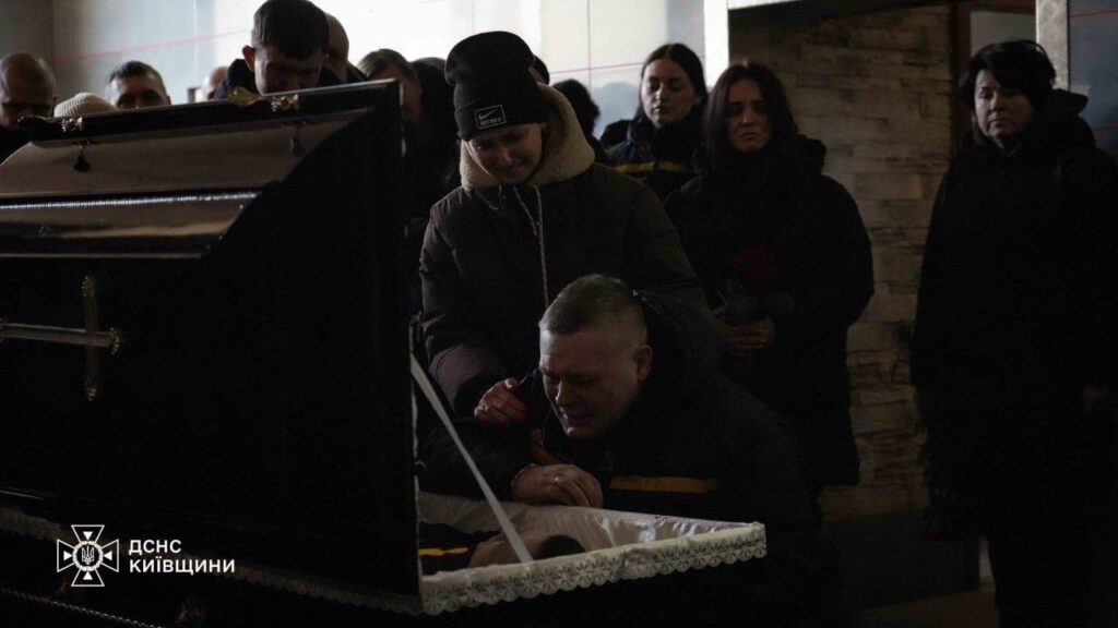 Сьогодні поховали Михайла Проценко — рятувальника, що загинув під час ліквідації наслідків атаки РФ