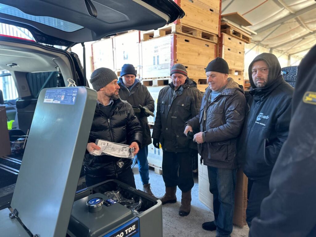 Світло з Македонії: Бучанська громада отримала генератор Світло з Македонії: Бучанська громада отримала генератор