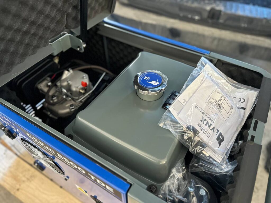 Світло з Македонії: Бучанська громада отримала генератор Світло з Македонії: Бучанська громада отримала генератор