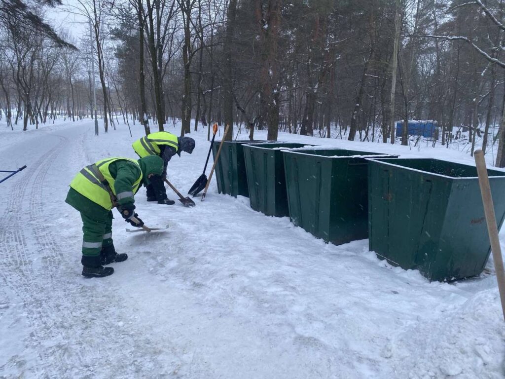 У Києві 105 машин «Київавтодору» очищують вулиці від снігу та ожеледиці