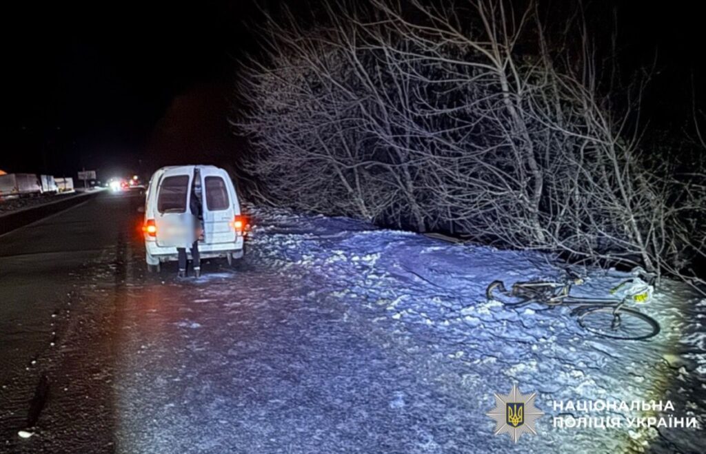 На Київщині водій Volkswagen збив 59-річного велосипедиста: розслідування