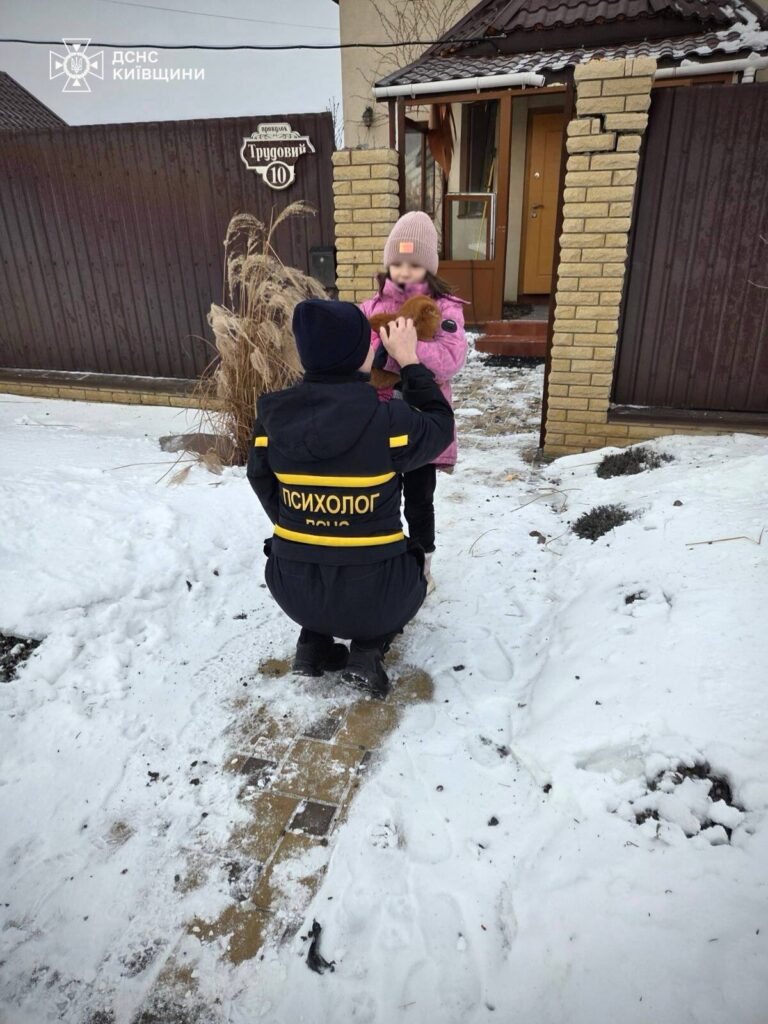 Ракетно-дронова атака на Київщину: постраждала жінка, з-під завалів врятовано 8 осіб