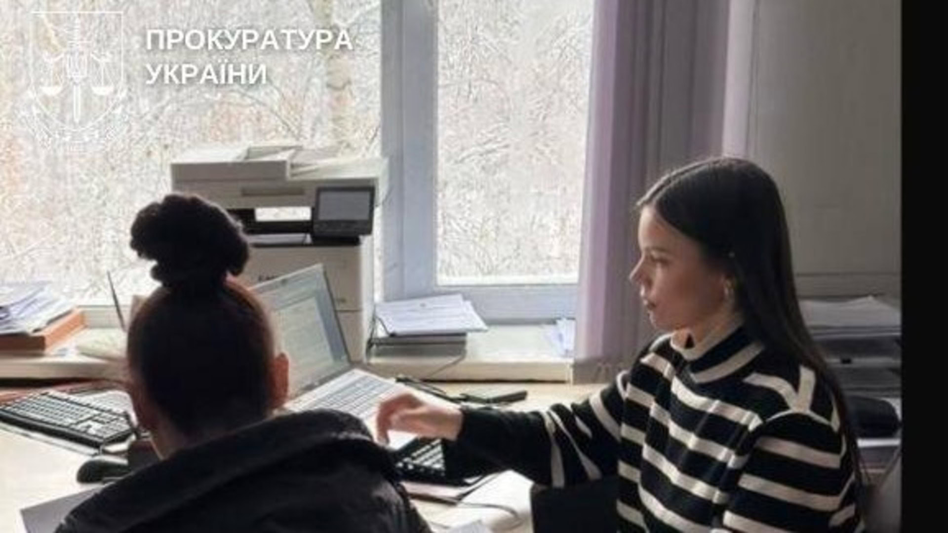 Матір, яка вживала алкоголь разом зі своєю неповнолітньою донькою