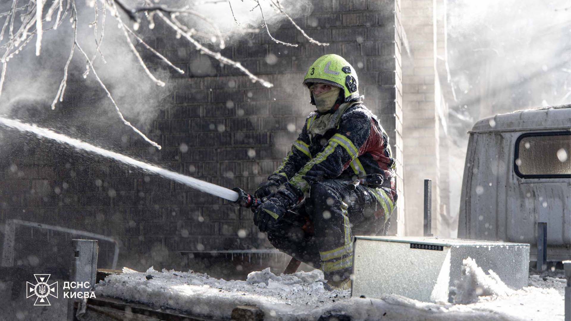 Трьох неповнолітніх затримали за напад біля синагоги на Оболоні Трьох неповнолітніх затримали за напад біля синагоги на Оболоні