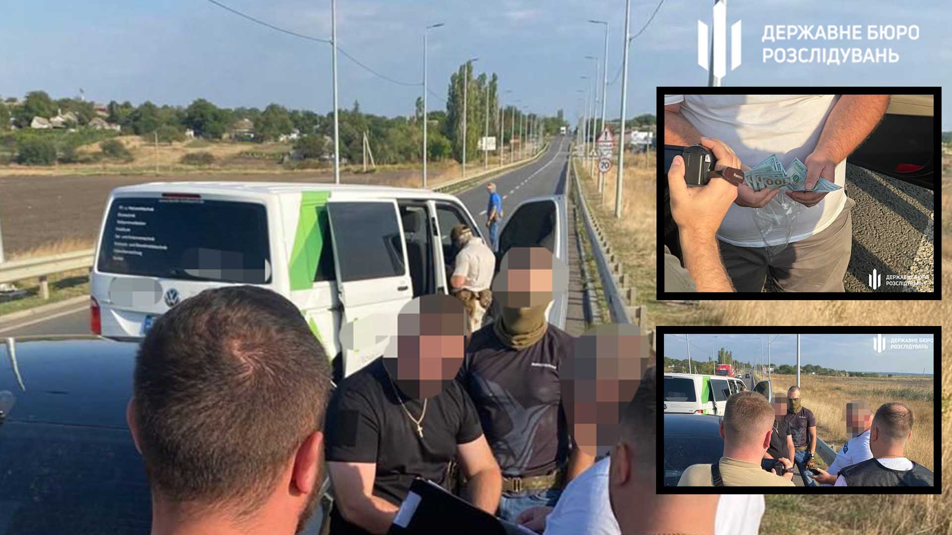 Колаж з фото затримання правоохоронця ДБР: зупинка автомобіля, вилучені грошові кошти, процесуальні дії на дорозі