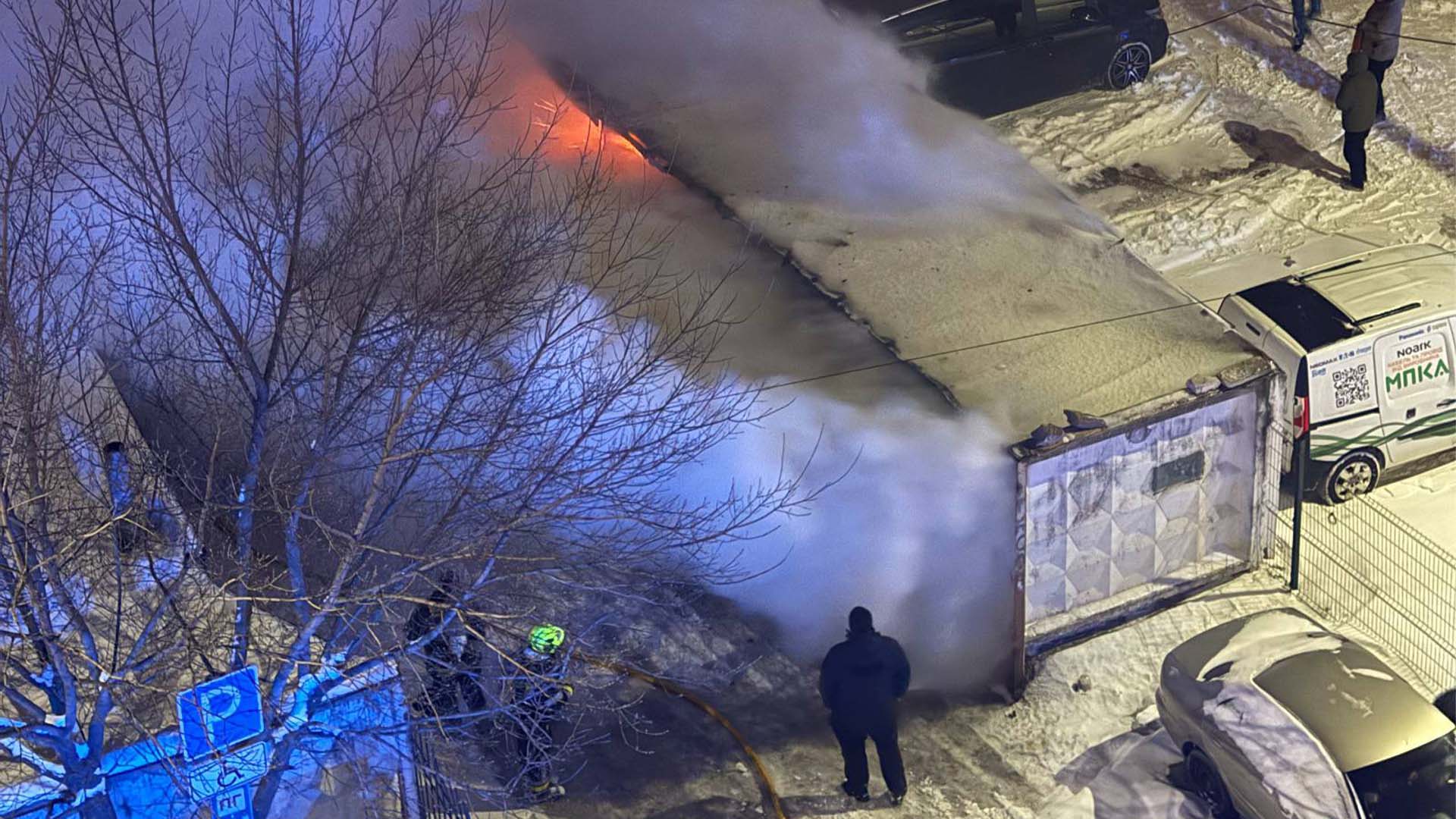 Пожежа в недіючій споруді, на вулиці Ревуцького, в Дарницькому районі Києва
