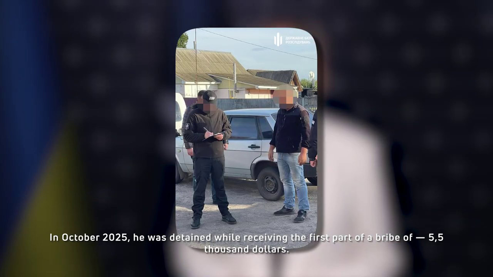 Посадовця Держрибагентства підозрюють у брехні в декларації на 3,5 млн грн Співробітник ДБР затримує підозрюваного у хабарництві під час отримання першої частини хабара 5,5 тисячі доларів