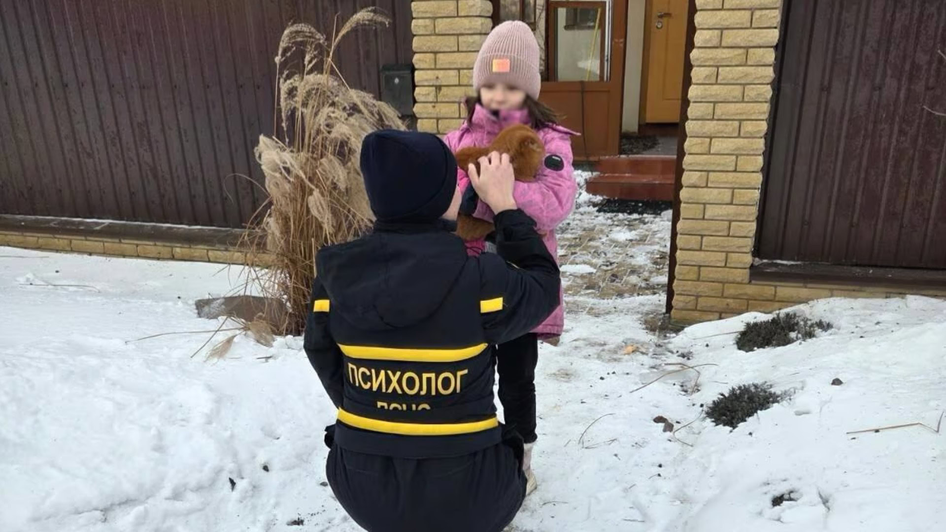 Фахівці надають соціальні консультації мешканцям Києва по телефонній лінії Київ поруч