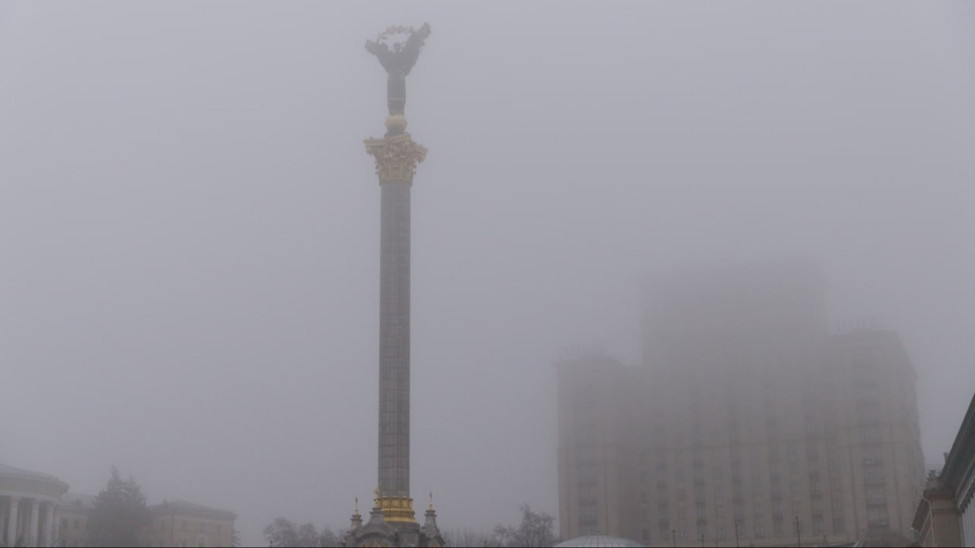 Густий туман у Києві 21 березня 2026 року — видимість обмежена до 200–500 метрів, жовтий рівень небезпеки