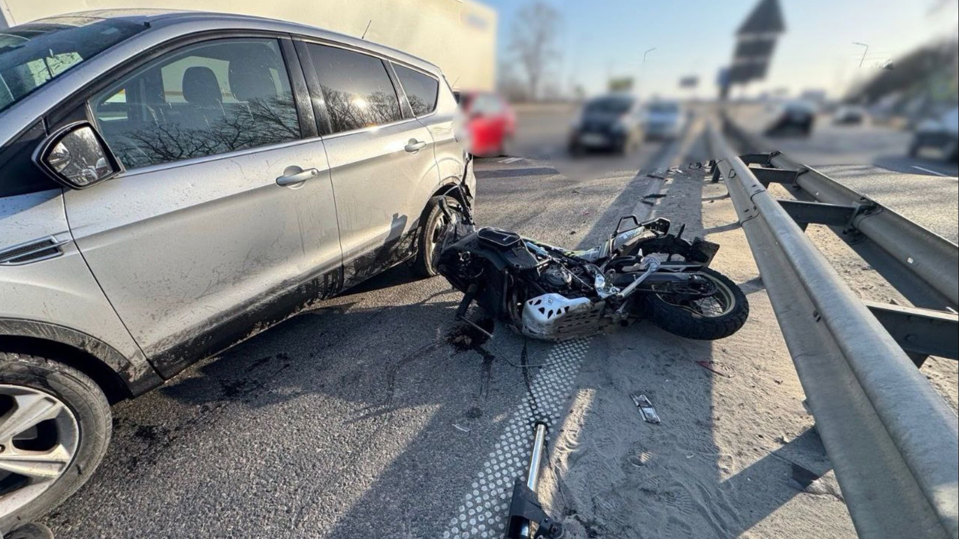 Місце ДТП на 26-му кілометрі траси Київ–Чернігів біля Требухова, зіткнення Ford і мотоцикла Yamaha