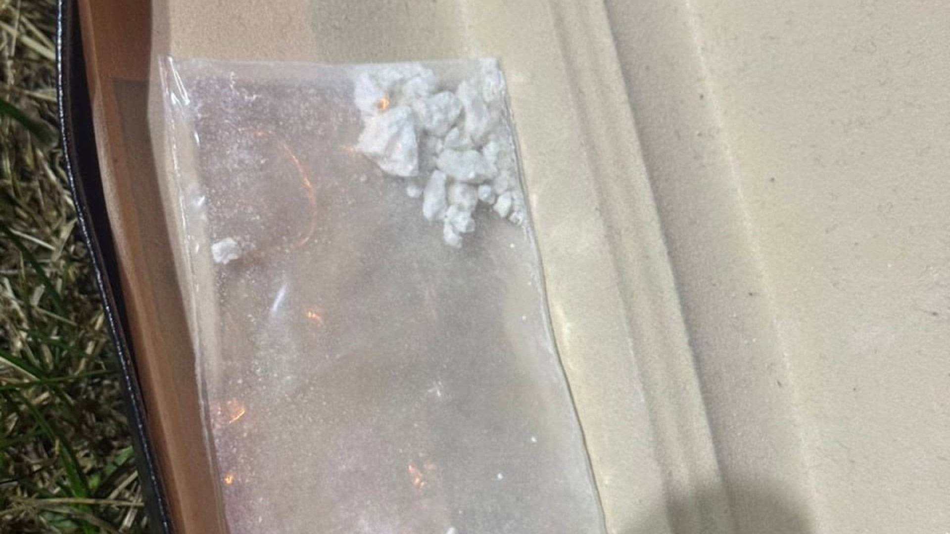 Двоє затриманих з наркотиками: патрульні виявили підозрілих