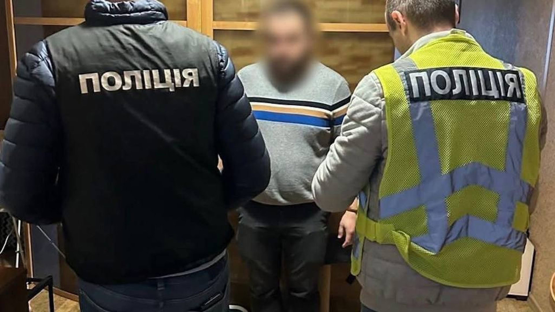 Поліція Києва розслідує корупційну схему із завищенням цін на канцелярію для шкіл Дніпровського району