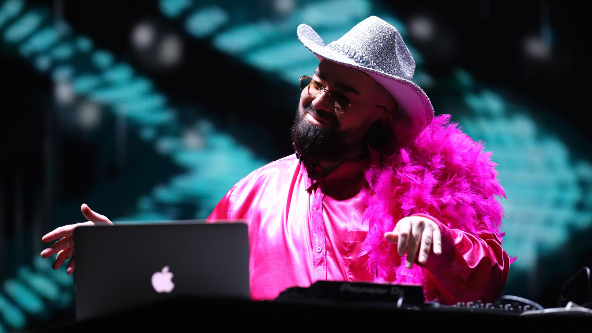 Диско-вечірка ІТС МАЙ ЛАЙФ: танцпол, світлове шоу та глядачі у Палаці Спорту