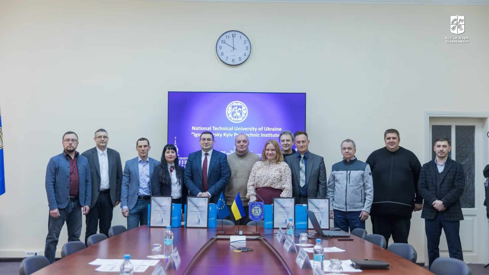 Викладачі КПІ ім. Ігоря Сікорського та представники Ericsson під час підписання меморандуму про співпрацю у сфері 5G-освіти у Києві