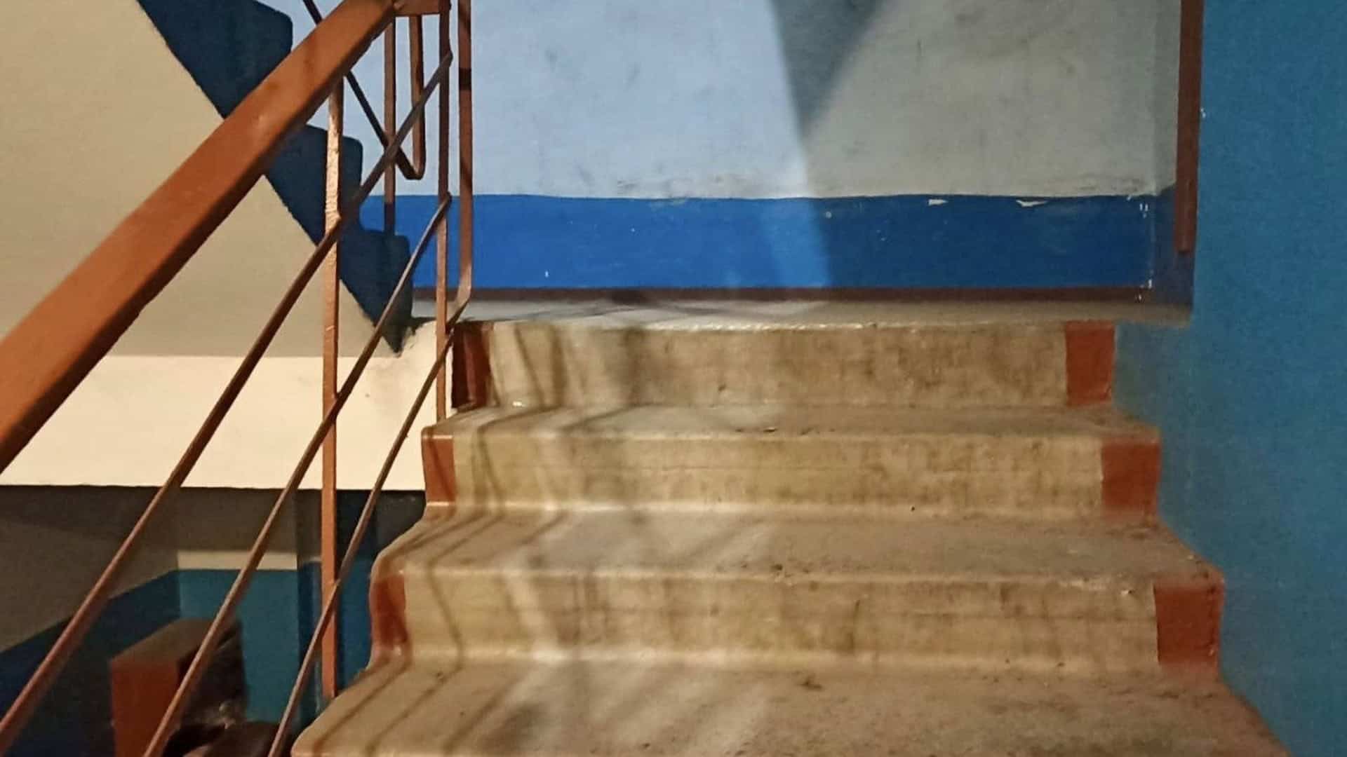 Поліцейські Білоцерківщини затримали 65-річного мешканця Тетієва, який вдарив ножем у живіт 38-річного знайомого у під'їзді будинку