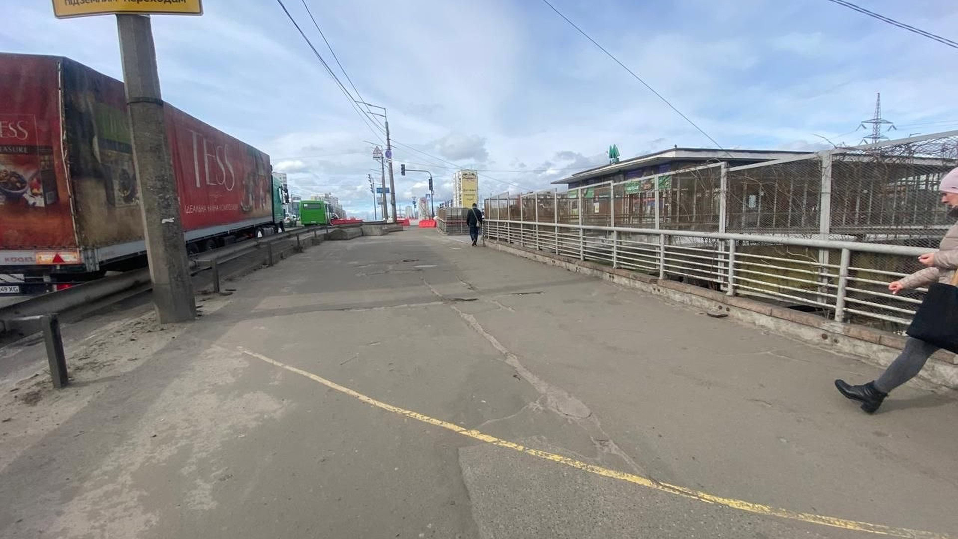 Метро Чернігівська Сторона ДЕСНЯНСЬКОГО РАЙОНУ Навпроти - сторона Дніпровський район