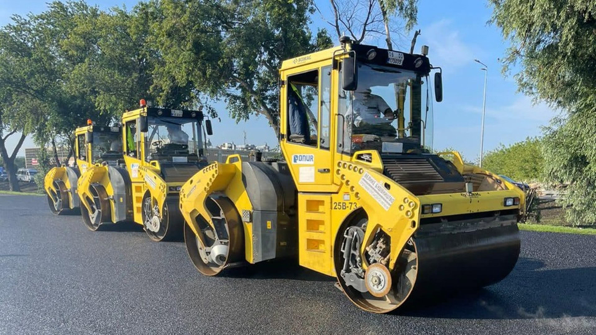 Дорожники ремонтують покриття на трасі Київ–Чоп на Київщині із застосуванням сучасної техніки