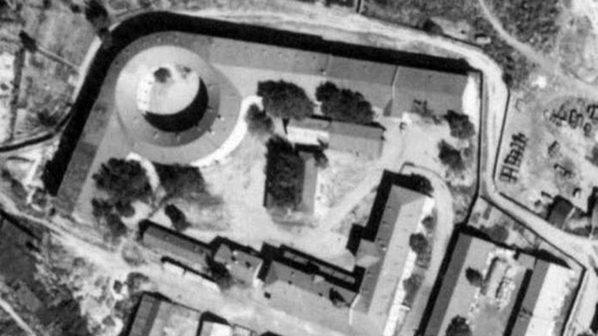 Архівне аерофото фортечної Інтендатської вежі та телеграфних сараїв на вулиці Рибальській у Києві — один із перших телеграфних парків Російської імперії, збудований у 1875 році