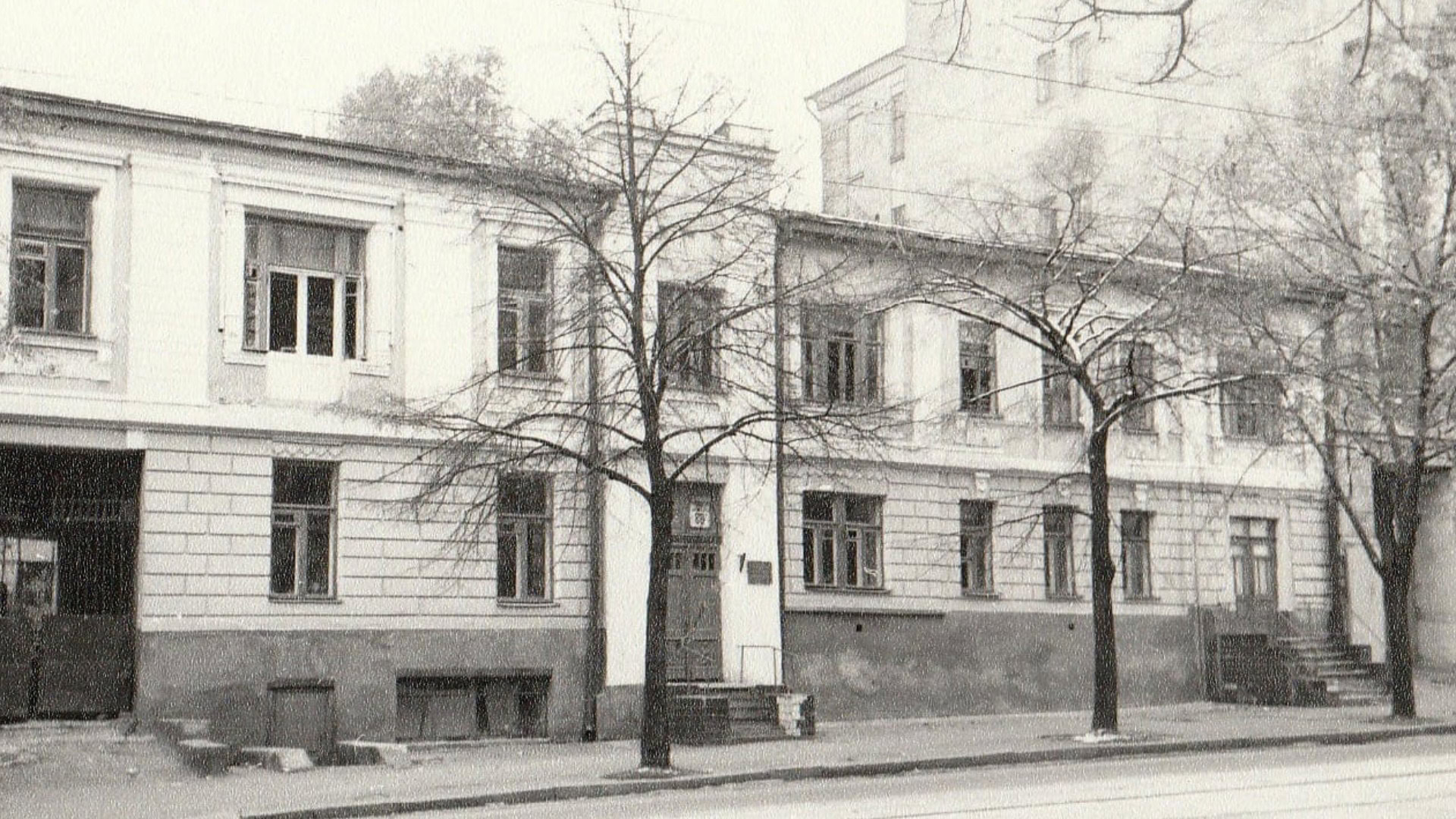 Двоповерховий будинок середини XIX століття на вулиці Саксаганського 80 у Києві до знесення