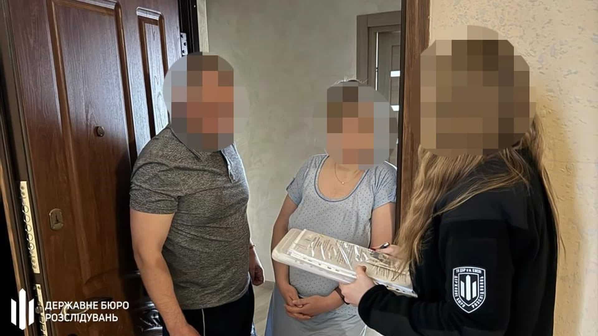 ДБР викрило правоохоронця на $9 тис. хабарі за бронь