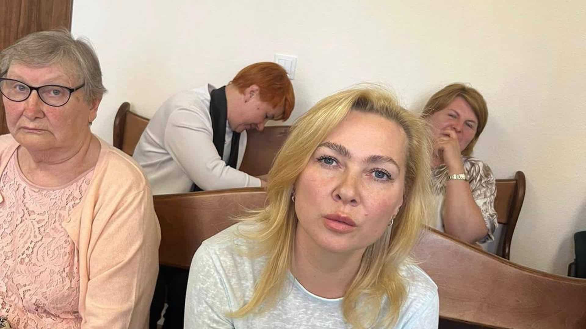 Залa суду під час засідання у справі про розкрадання коштів на надгробки для Алеї пам'яті в Ірпені — Святошинський райсуд Києва