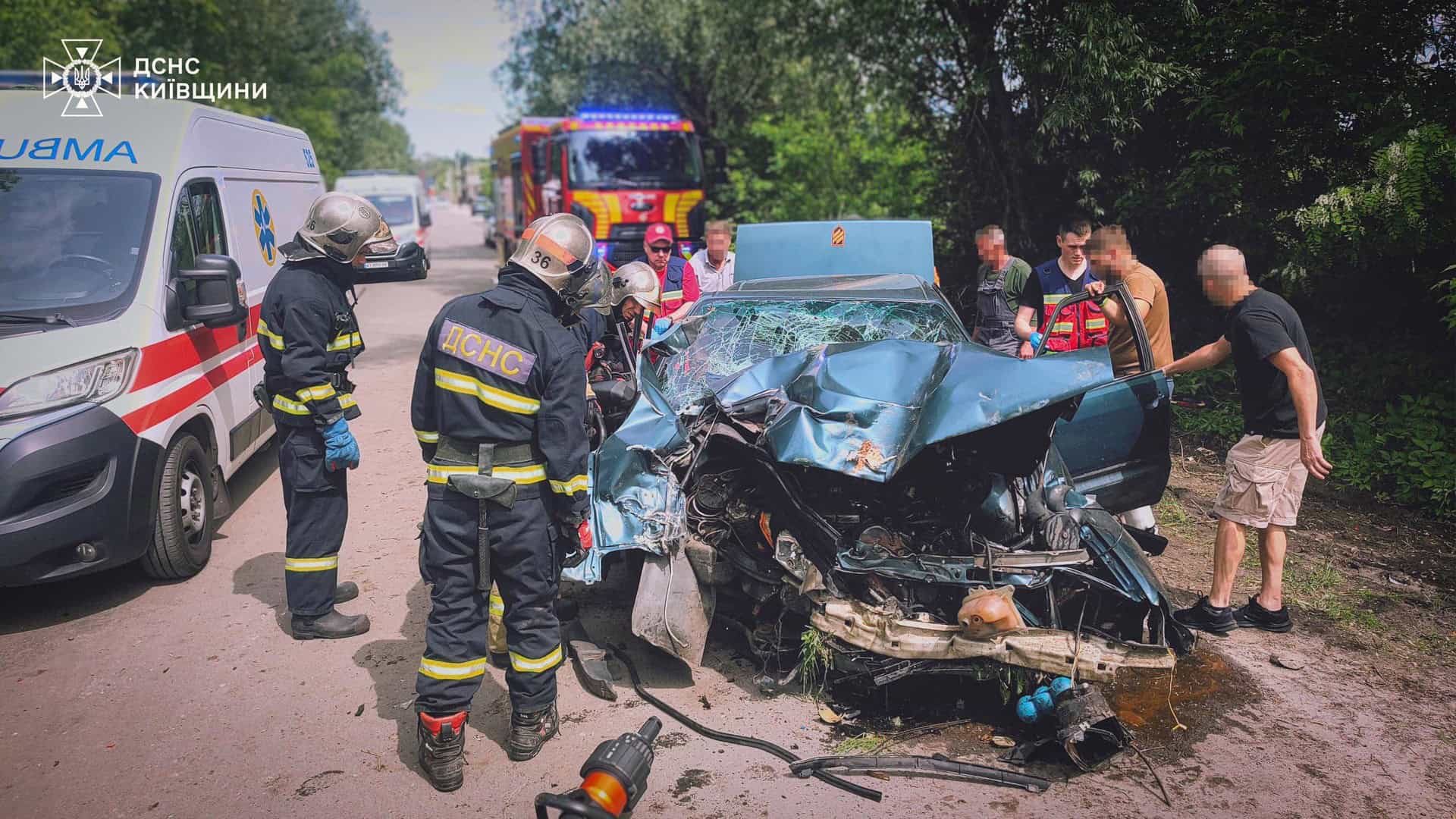 Обухів: батьки відповіли за танці доньок під музику агресора на Алеї Слави ДТП в Ірпені: рятувальники деблокували 6 людей, серед них вагітна і діти