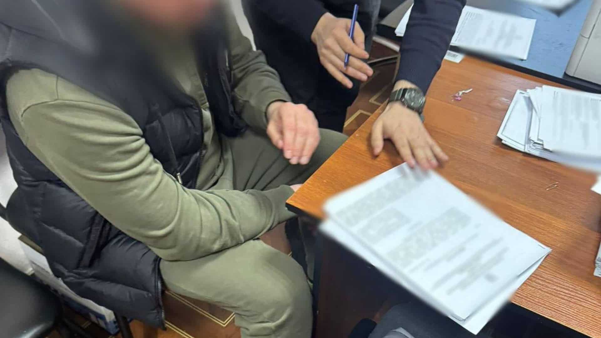 Шахрай обіцяв перевести військового з передової за $10 500