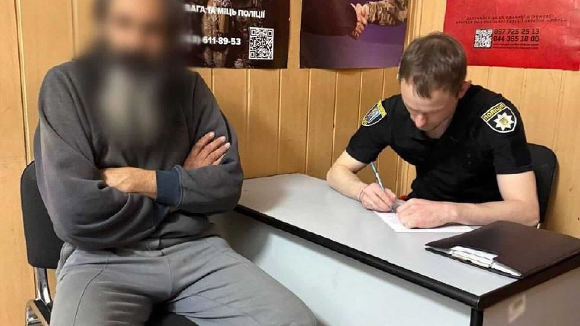 Голий чоловік гуляв Хрещатиком: поліція склала протокол