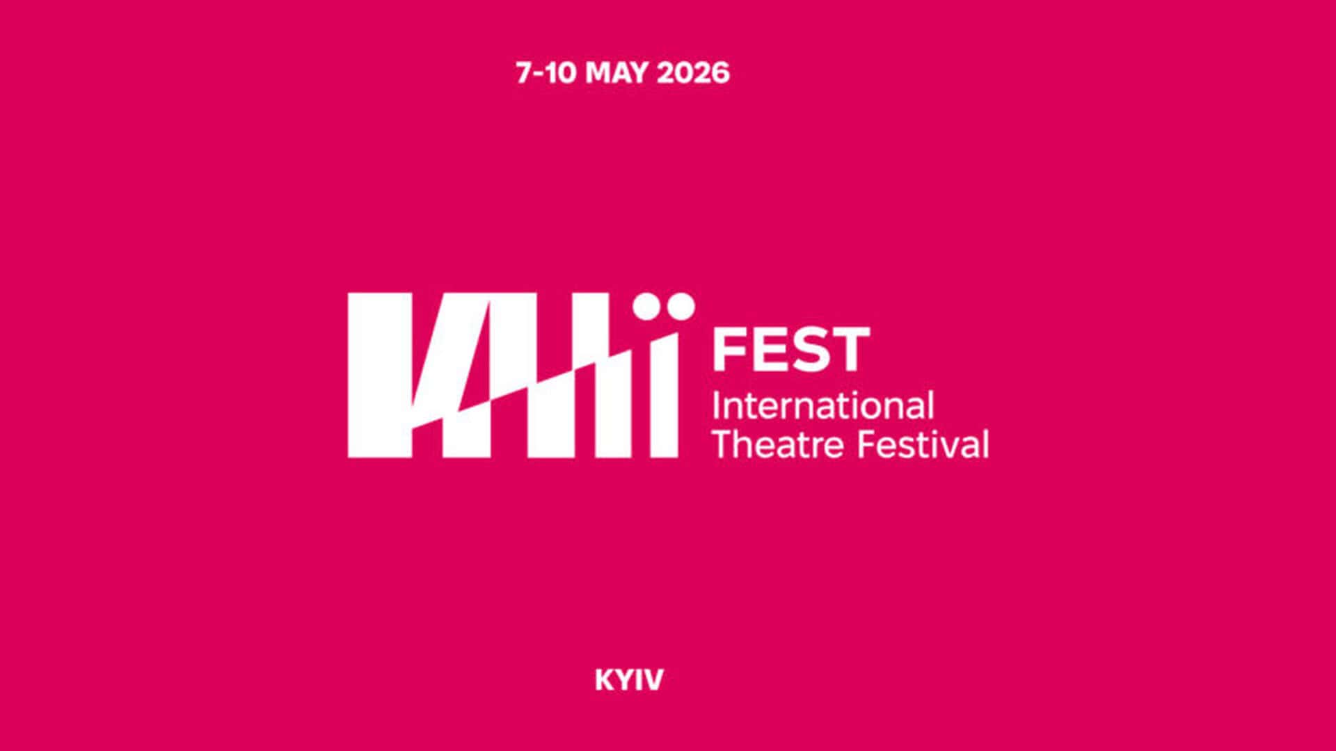 Логотип міжнародного театрального фестивалю KЇ Fest на рожевому тлі, дати 7–10 травня 2026, Київ