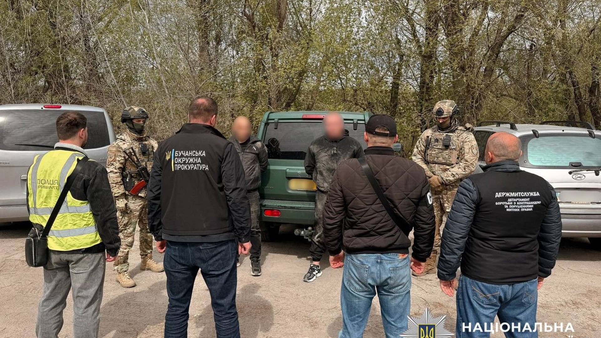 На Бучанщині продавали авто з гуманітарної допомоги ЗСУ: двоє під вартою