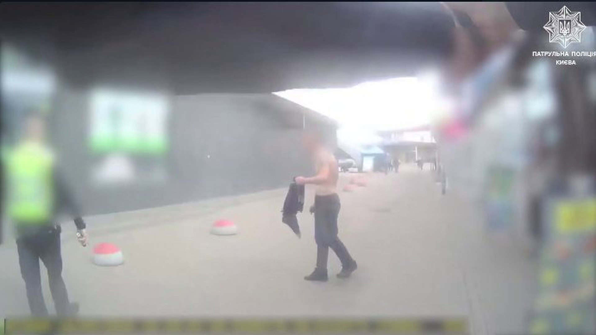 Кадр з відео патрульної поліції Києва — затримання порушника