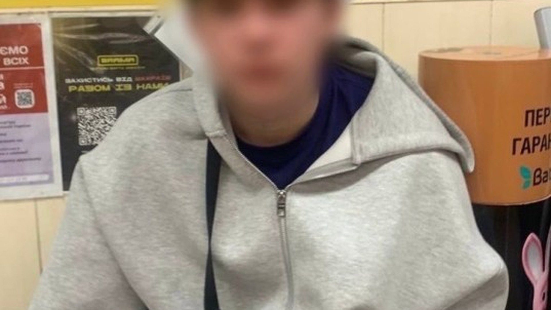 19-річний киянин затриманий поліцією в супермаркеті АТБ після бійки та погрому у нетверезому стані