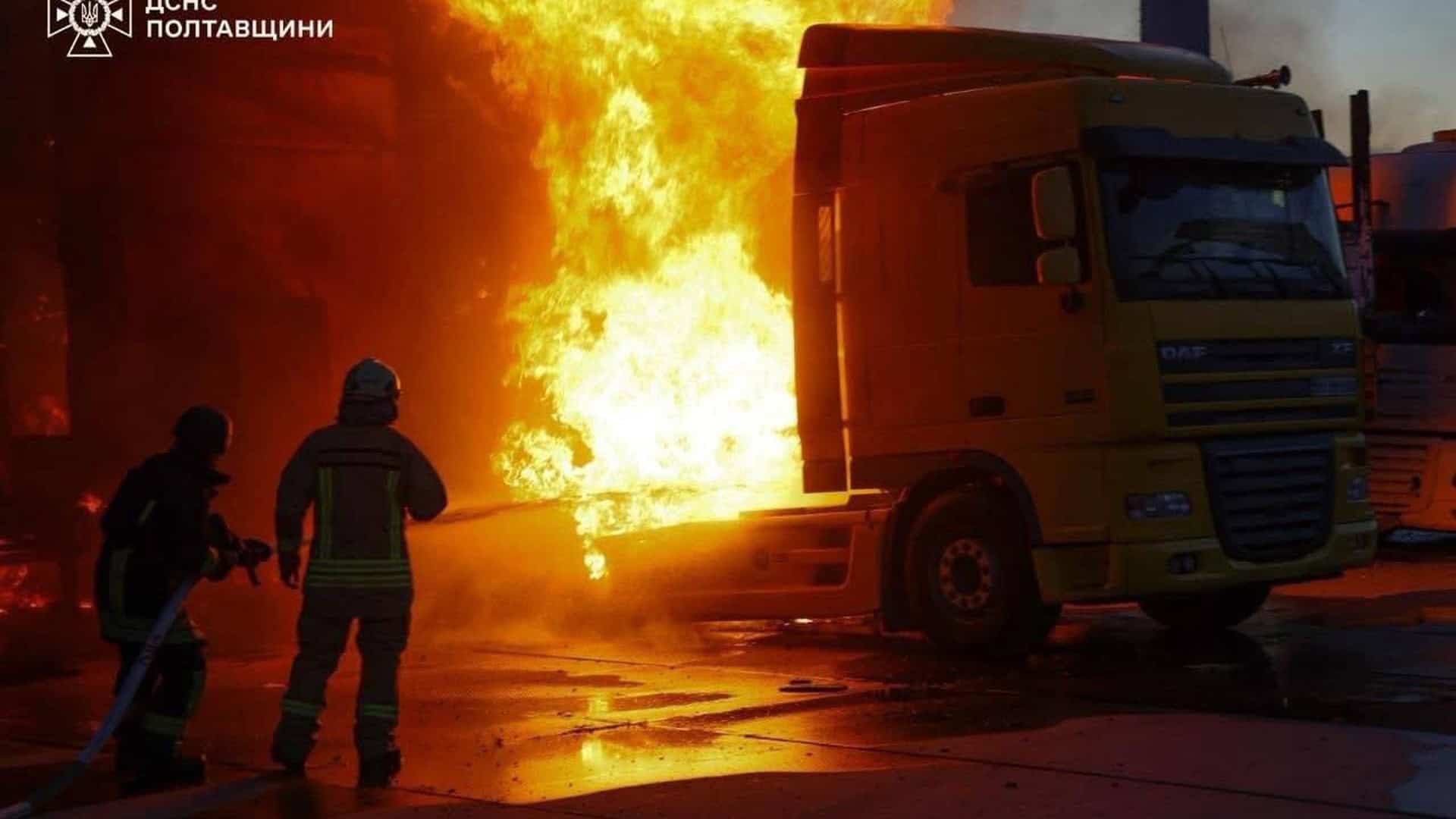 ТСК Гончаренка публічно викликає розробника зброї FP-1: загроза для Києва і ОПК України Наслідки російського удару по цивільній інфраструктурі в Україні: пожежа, зруйновані будівлі, рятувальники на місці події