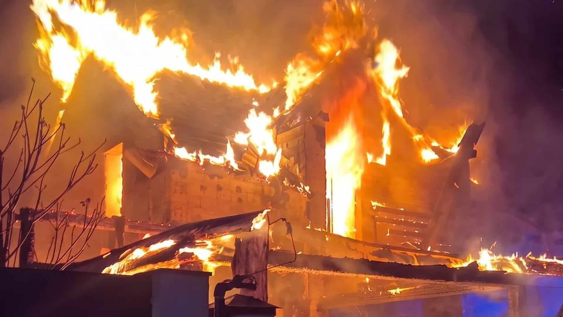 Нема грошей — нема порчі: жінка обікрала пенсіонерку в Києві Пожежа у Дарницькому: двоповерховий будинок на Садовій горів 2,5 години
