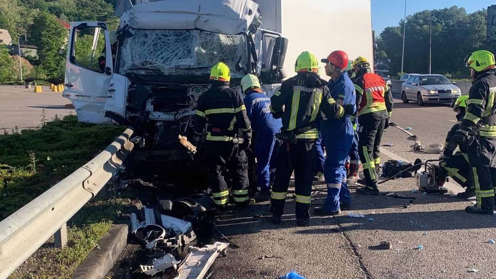 Атака на Київщину: майже сотня дронів збита за ніч Рятувальники на місці смертельного ДТП з вантажівкою Intercargo Truck на автодорозі Київ–Знам'янка