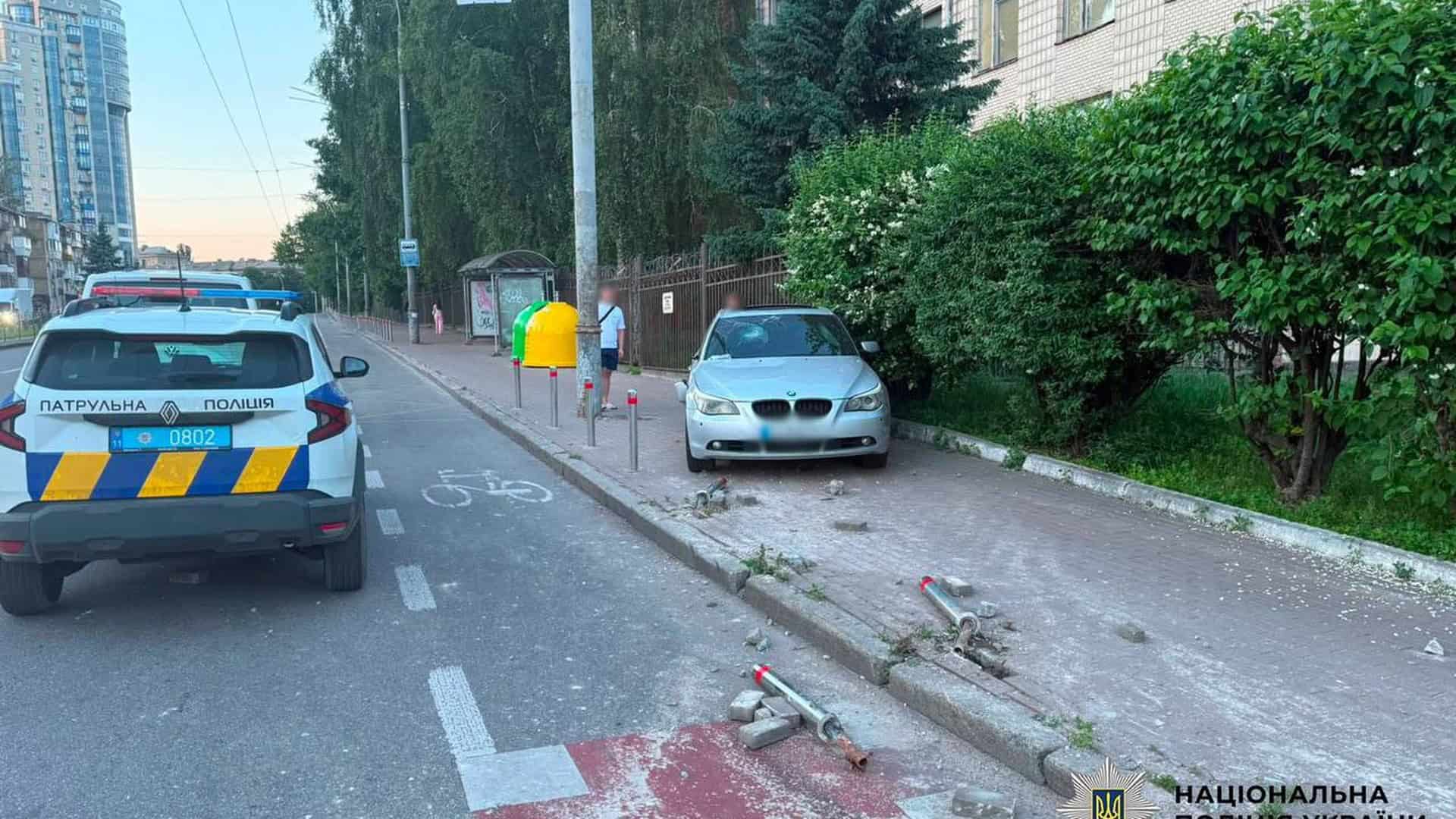 Задимлення на Бессарабці: коротке замикання в підвалі ринку Смертельна ДТП на перехресті вулиць Генерала Алмазова та Князів Острозьких у Києві: після зіткнення ВАЗ і BMW загинув пішохід