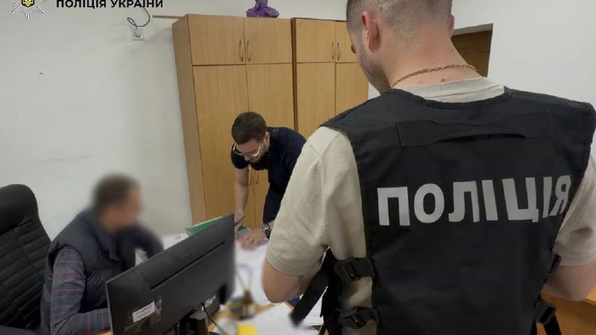 Поліція Києва повідомила про підозру трьом учасникам корупційної схеми у парку Позняки: збитки бюджету — 940 тис. грн