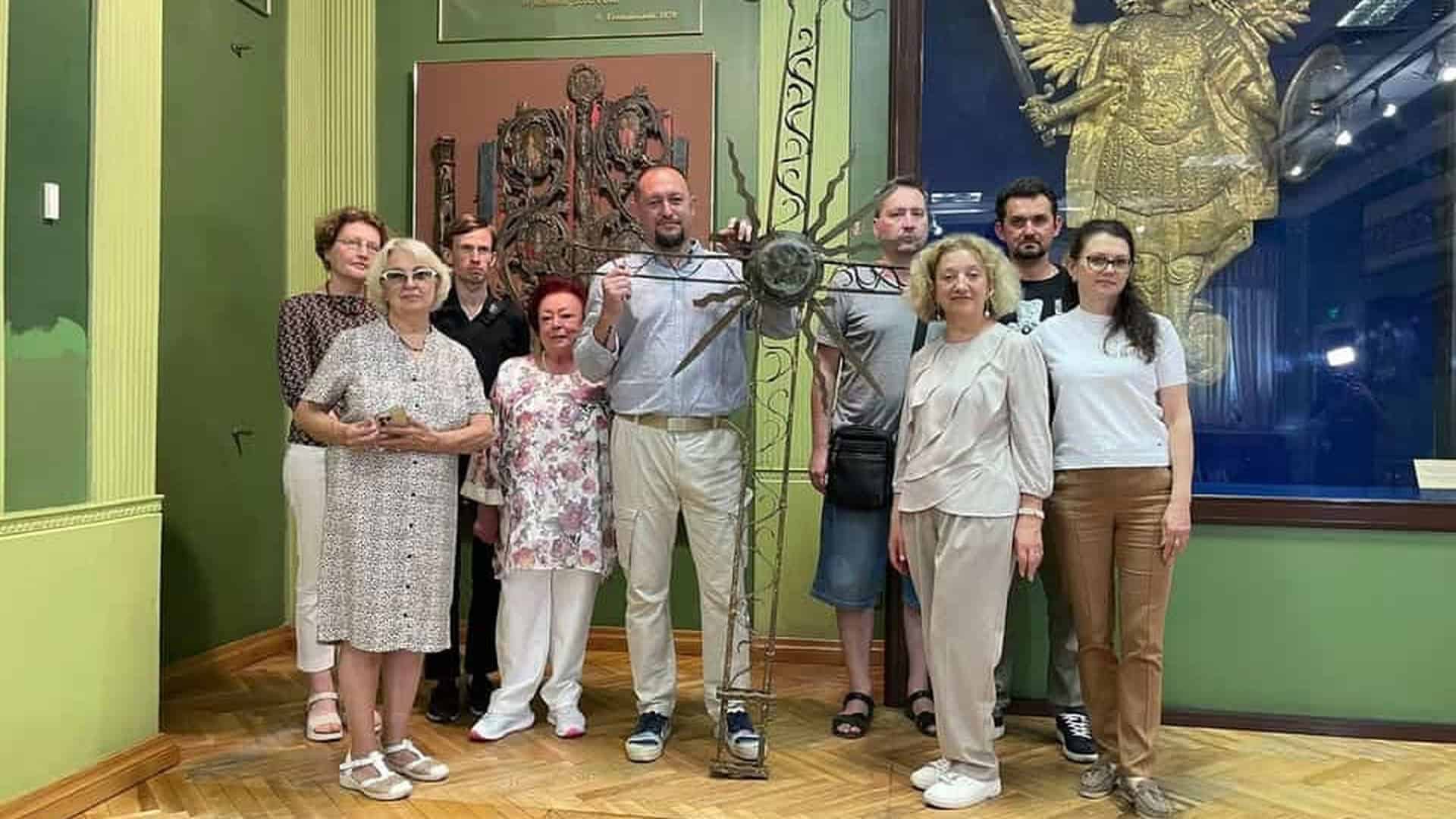 Хрест із бані Успенського собору Києво-Печерської лаври — бароково-рококова пам'ятка доби Гетьманщини перед реставрацією