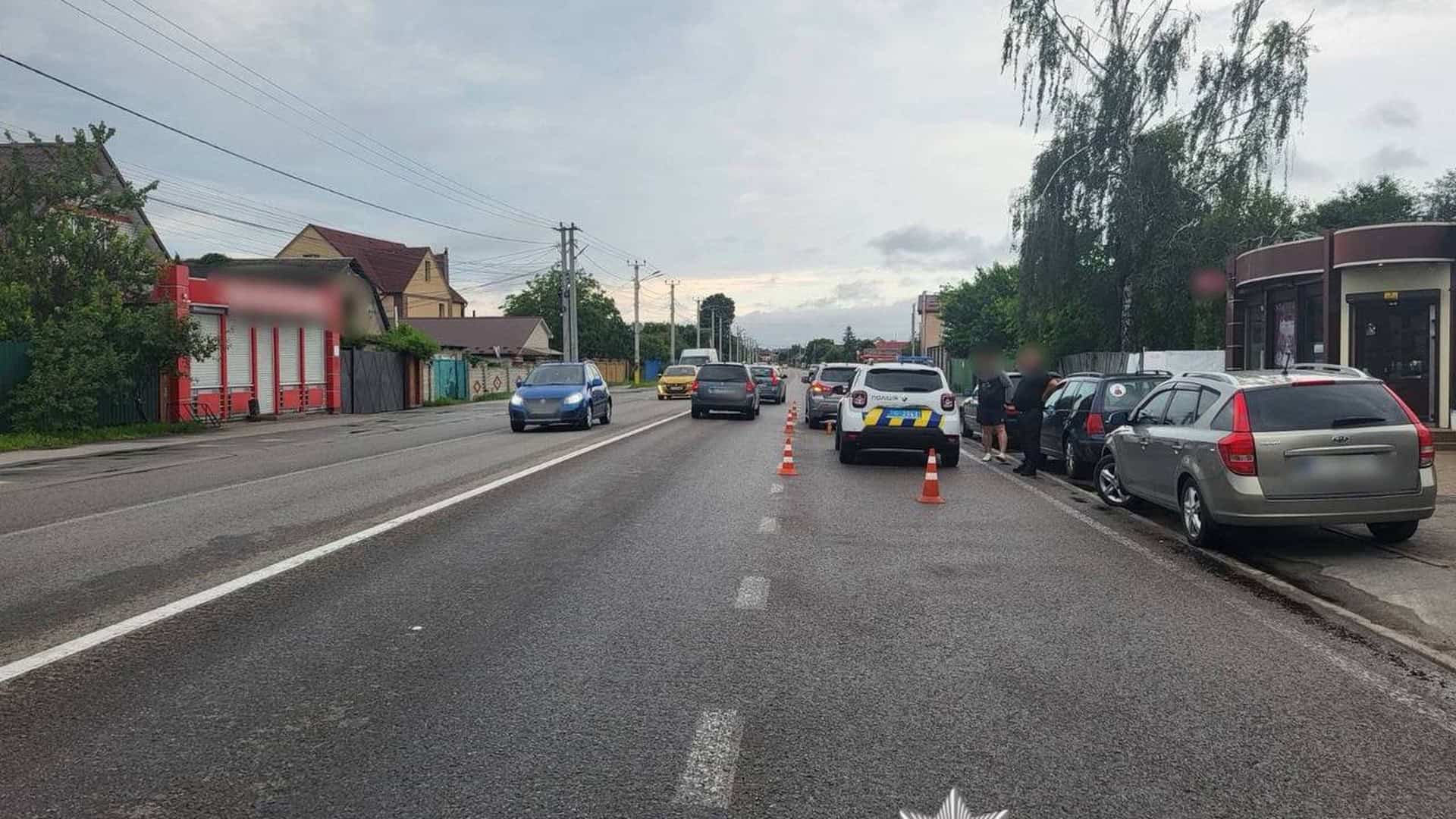 Місце ДТП у селі Старі Петрівці на Вишгородщині, де Mitsubishi ASX збив жінку-пішохідку поза пішохідним переходом